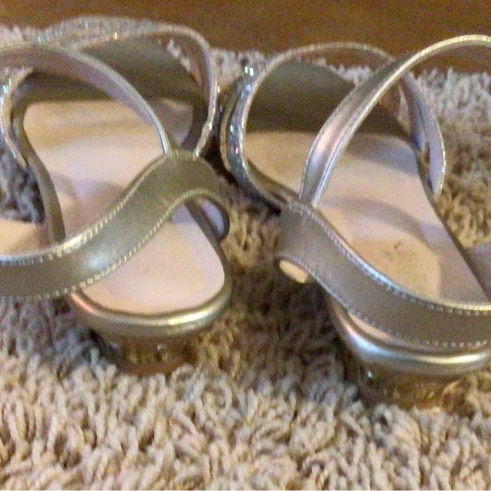 Elegant Champagne Strappy Big Girls Sandals Size 2.5 - Picture 4 of 8